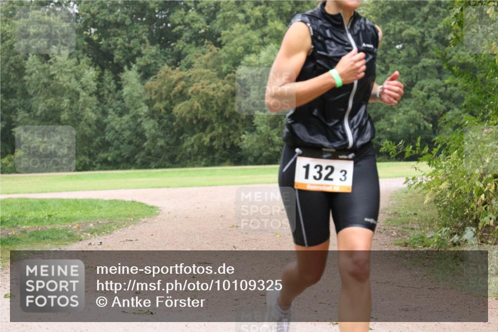 30.08.2026 - Elbe Triathlon Hamburg Antke Förster http://msf.ph/oto/10109325 30.08.2026 15:50:57 Laufen 1323 meine-sportfotos.de