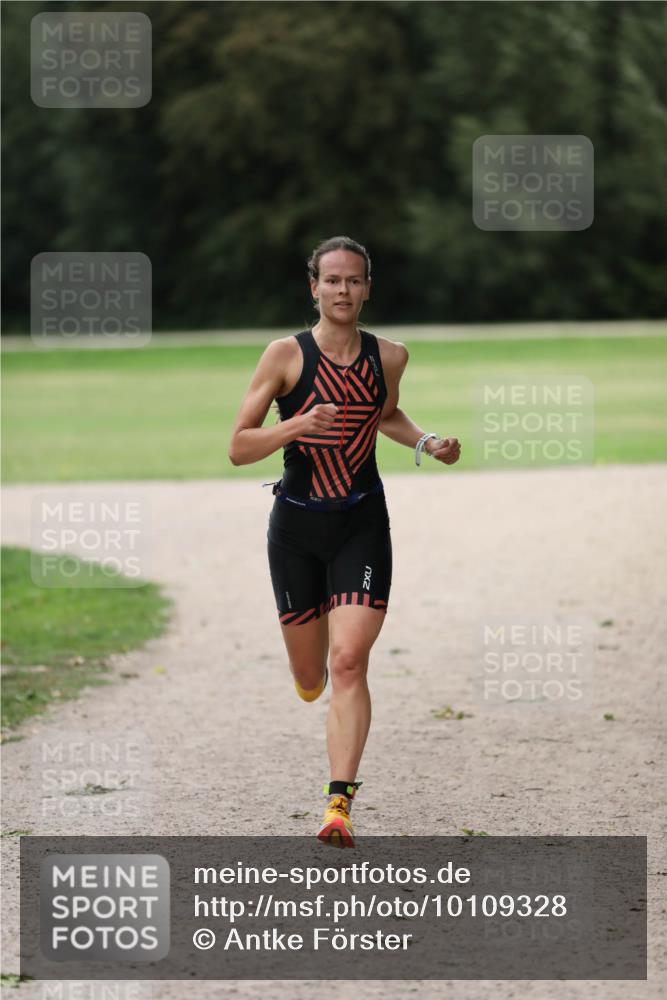 30.08.2026 - Elbe Triathlon Hamburg Antke Förster http://msf.ph/oto/10109328 30.08.2026 15:27:05 Laufen 2 meine-sportfotos.de