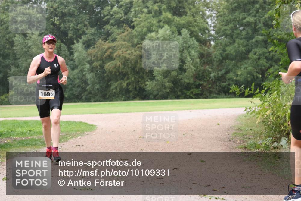 30.08.2026 - Elbe Triathlon Hamburg Antke Förster http://msf.ph/oto/10109331 30.08.2026 15:51:44 Laufen 1693 meine-sportfotos.de