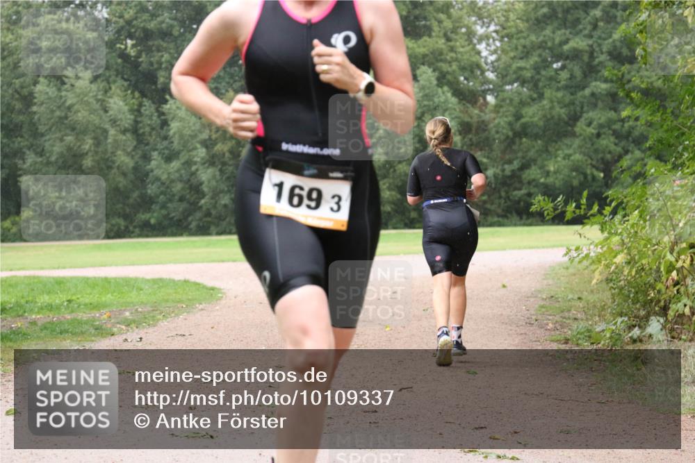 30.08.2026 - Elbe Triathlon Hamburg Antke Förster http://msf.ph/oto/10109337 30.08.2026 15:51:46 Laufen 169, 3 meine-sportfotos.de