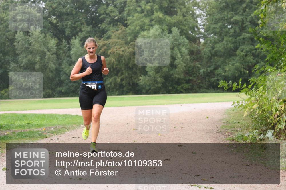 30.08.2026 - Elbe Triathlon Hamburg Antke Förster http://msf.ph/oto/10109353 30.08.2026 15:53:20 Laufen  meine-sportfotos.de