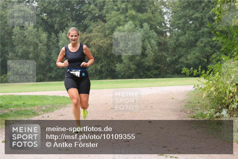 30.08.2026 - Elbe Triathlon Hamburg Antke Förster http://msf.ph/oto/10109355 30.08.2026 15:53:20 Laufen  meine-sportfotos.de