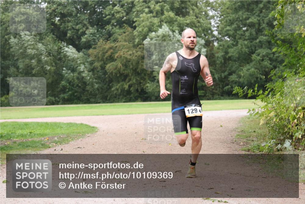 30.08.2026 - Elbe Triathlon Hamburg Antke Förster http://msf.ph/oto/10109369 30.08.2026 15:54:24 Laufen 1294 meine-sportfotos.de