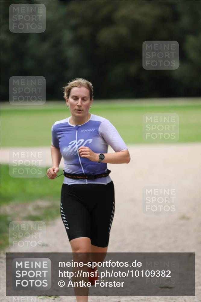 30.08.2026 - Elbe Triathlon Hamburg Antke Förster http://msf.ph/oto/10109382 30.08.2026 15:32:37 Laufen 750831 meine-sportfotos.de