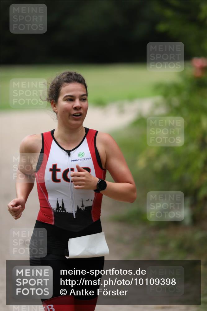 30.08.2026 - Elbe Triathlon Hamburg Antke Förster http://msf.ph/oto/10109398 30.08.2026 15:33:04 Laufen  meine-sportfotos.de