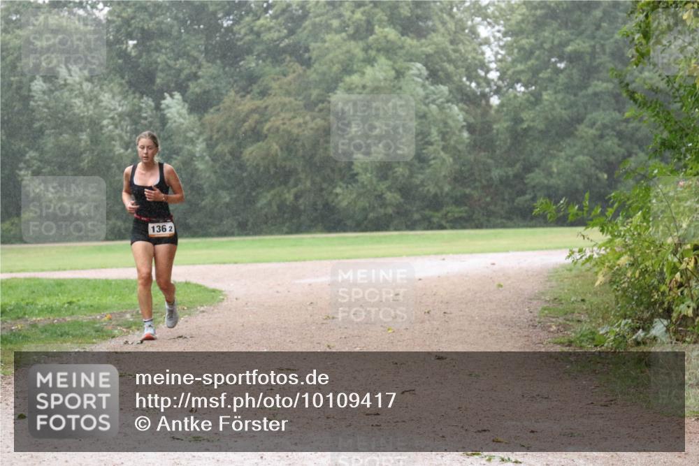 30.08.2026 - Elbe Triathlon Hamburg Antke Förster http://msf.ph/oto/10109417 30.08.2026 15:59:57 Laufen 136, 2 meine-sportfotos.de