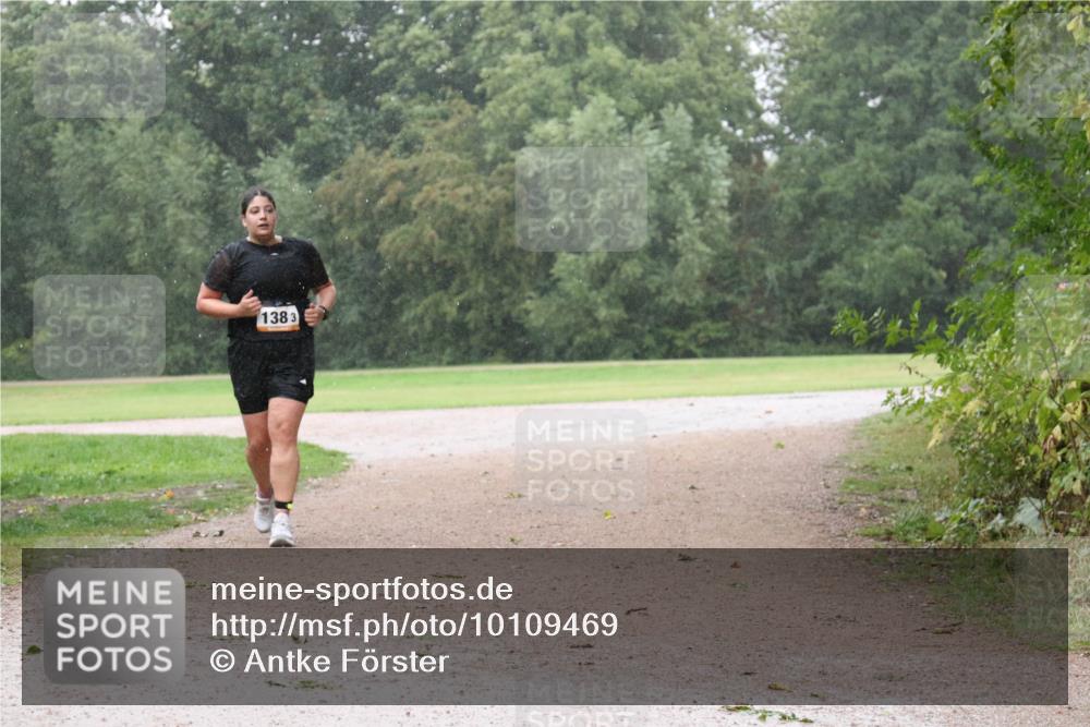 30.08.2026 - Elbe Triathlon Hamburg Antke Förster http://msf.ph/oto/10109469 30.08.2026 16:06:13 Laufen 1383 meine-sportfotos.de
