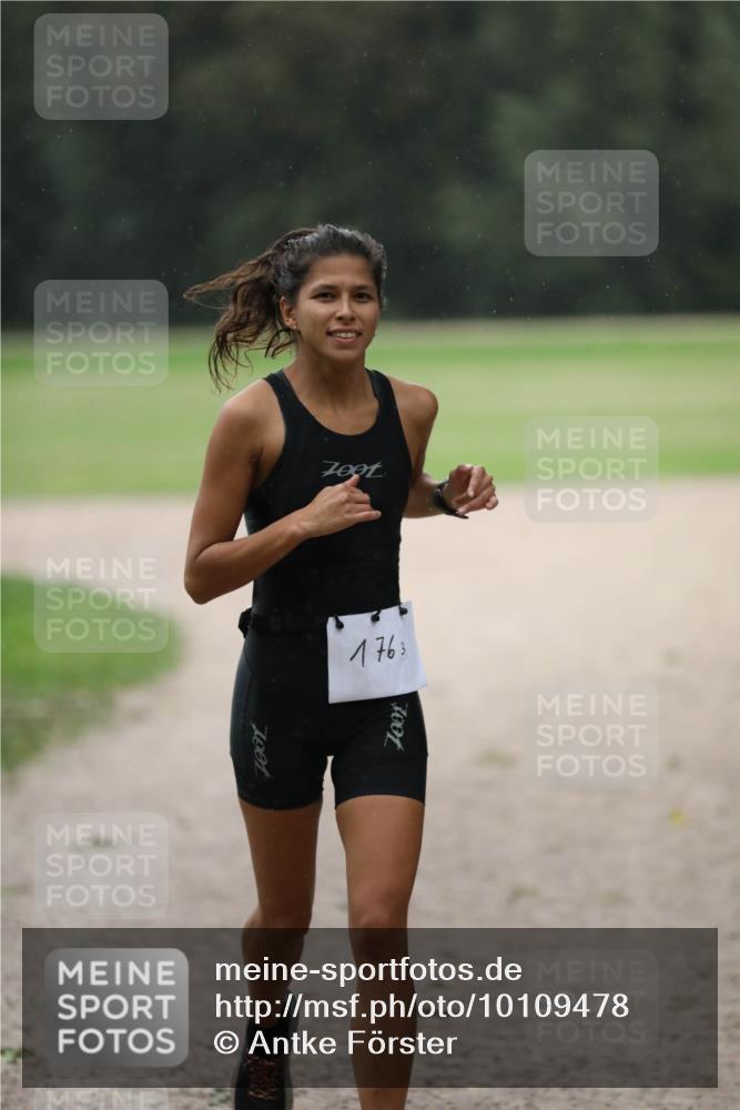 30.08.2026 - Elbe Triathlon Hamburg Antke Förster http://msf.ph/oto/10109478 30.08.2026 15:40:30 Laufen 1763, 7001 meine-sportfotos.de