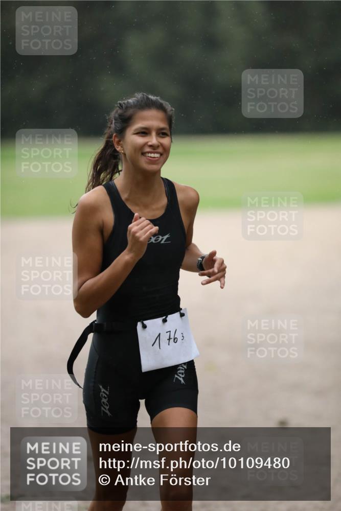 30.08.2026 - Elbe Triathlon Hamburg Antke Förster http://msf.ph/oto/10109480 30.08.2026 15:40:31 Laufen 1763 meine-sportfotos.de