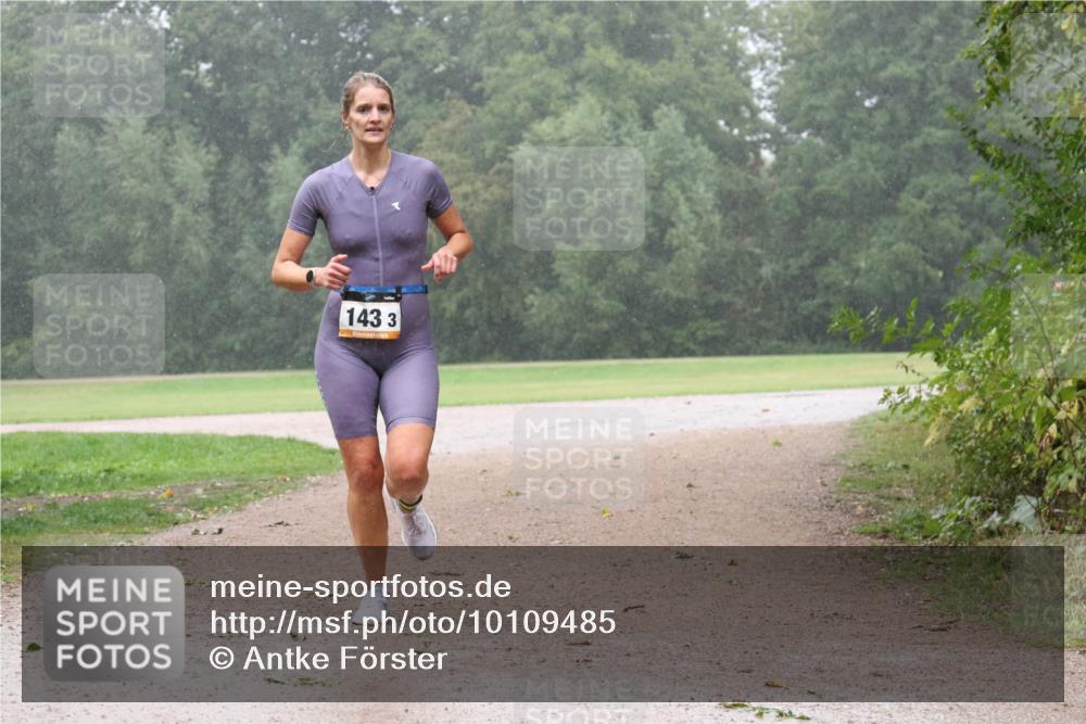 30.08.2026 - Elbe Triathlon Hamburg Antke Förster http://msf.ph/oto/10109485 30.08.2026 16:07:08 Laufen 143, 3 meine-sportfotos.de
