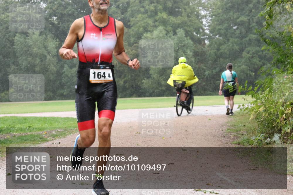 30.08.2026 - Elbe Triathlon Hamburg Antke Förster http://msf.ph/oto/10109497 30.08.2026 16:07:38 Laufen 1644 meine-sportfotos.de