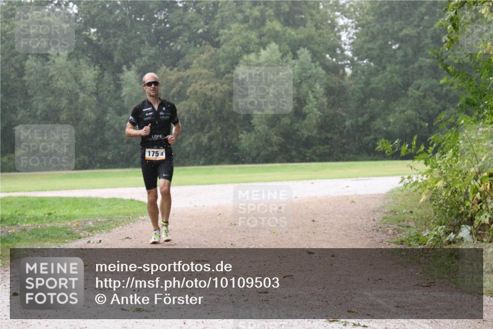 30.08.2026 - Elbe Triathlon Hamburg Antke Förster http://msf.ph/oto/10109503 30.08.2026 16:09:22 Laufen 175, 4 meine-sportfotos.de