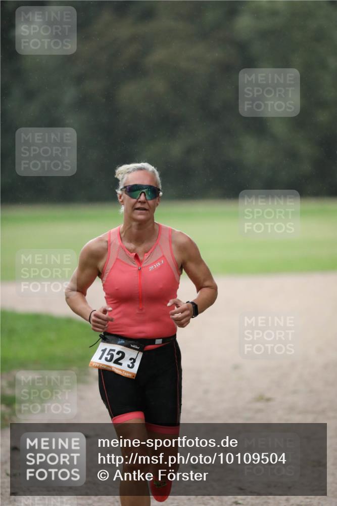 30.08.2026 - Elbe Triathlon Hamburg Antke Förster http://msf.ph/oto/10109504 30.08.2026 15:41:25 Laufen 152, 3, 2, 1 meine-sportfotos.de