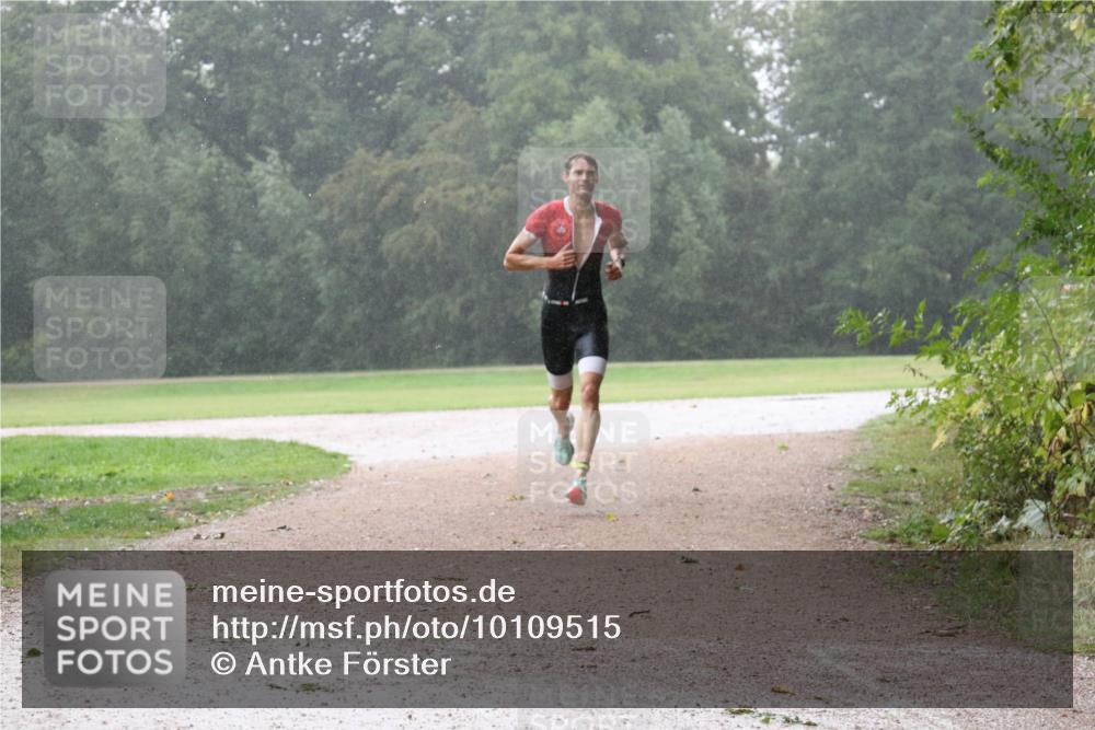 30.08.2026 - Elbe Triathlon Hamburg Antke Förster http://msf.ph/oto/10109515 30.08.2026 16:10:09 Laufen  meine-sportfotos.de