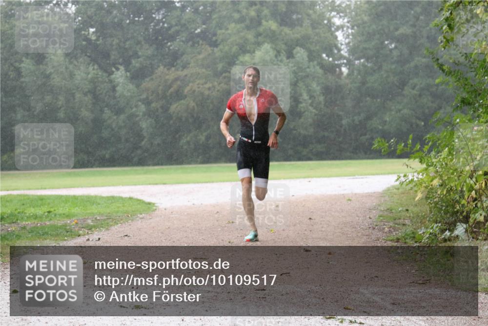 30.08.2026 - Elbe Triathlon Hamburg Antke Förster http://msf.ph/oto/10109517 30.08.2026 16:10:10 Laufen  meine-sportfotos.de