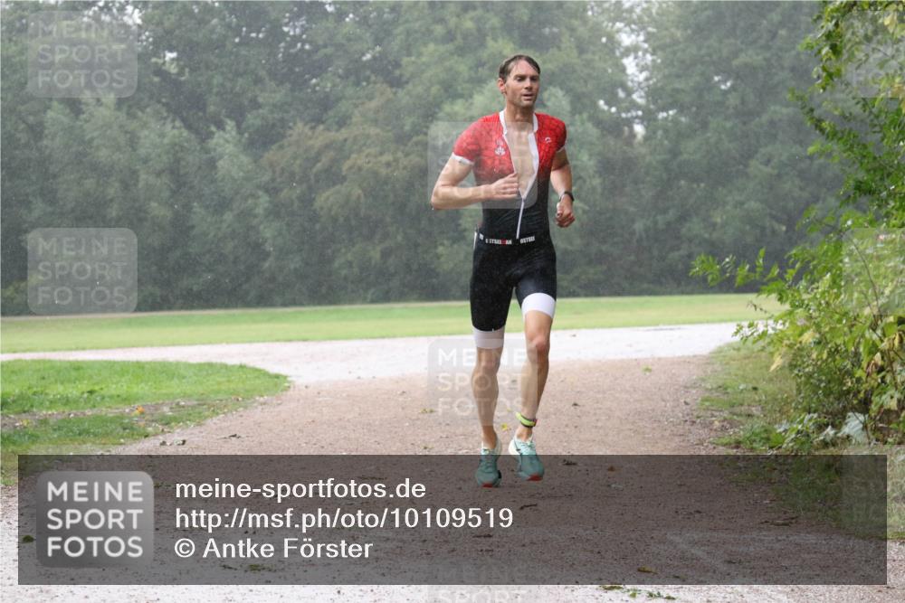 30.08.2026 - Elbe Triathlon Hamburg Antke Förster http://msf.ph/oto/10109519 30.08.2026 16:10:10 Laufen  meine-sportfotos.de