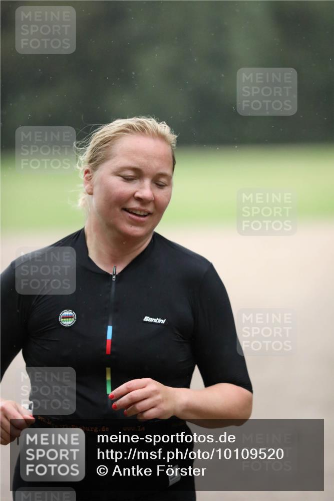 30.08.2026 - Elbe Triathlon Hamburg Antke Förster http://msf.ph/oto/10109520 30.08.2026 15:41:51 Laufen  meine-sportfotos.de