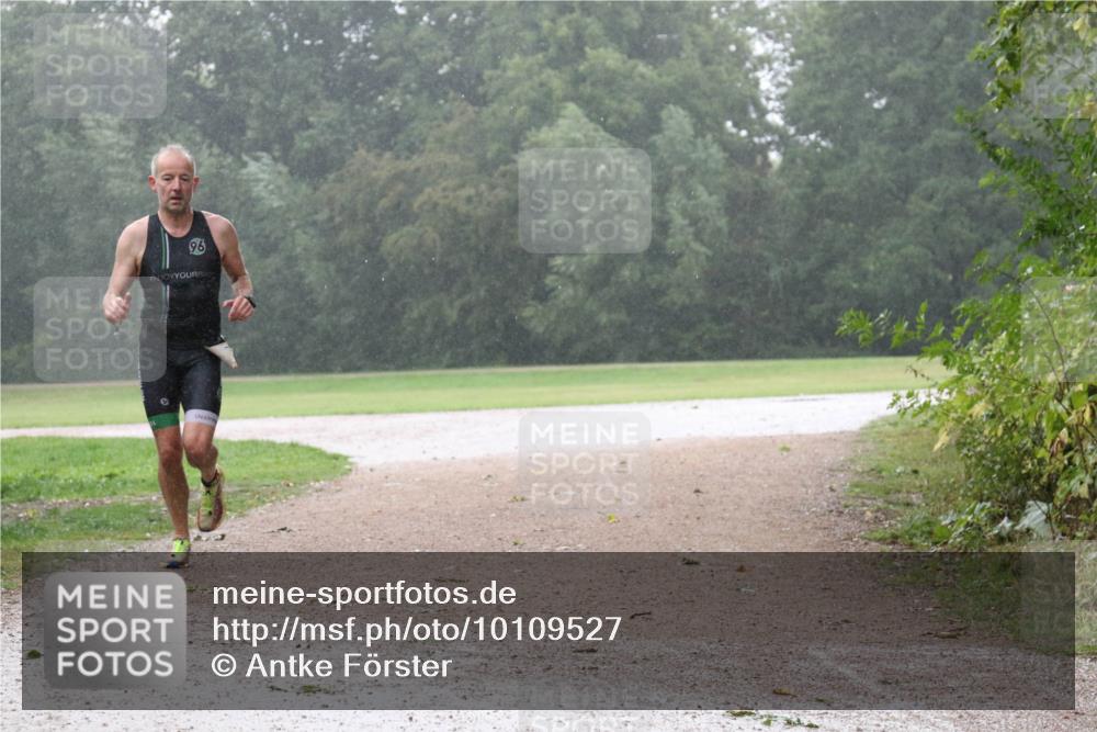 30.08.2026 - Elbe Triathlon Hamburg Antke Förster http://msf.ph/oto/10109527 30.08.2026 16:10:37 Laufen 96 meine-sportfotos.de