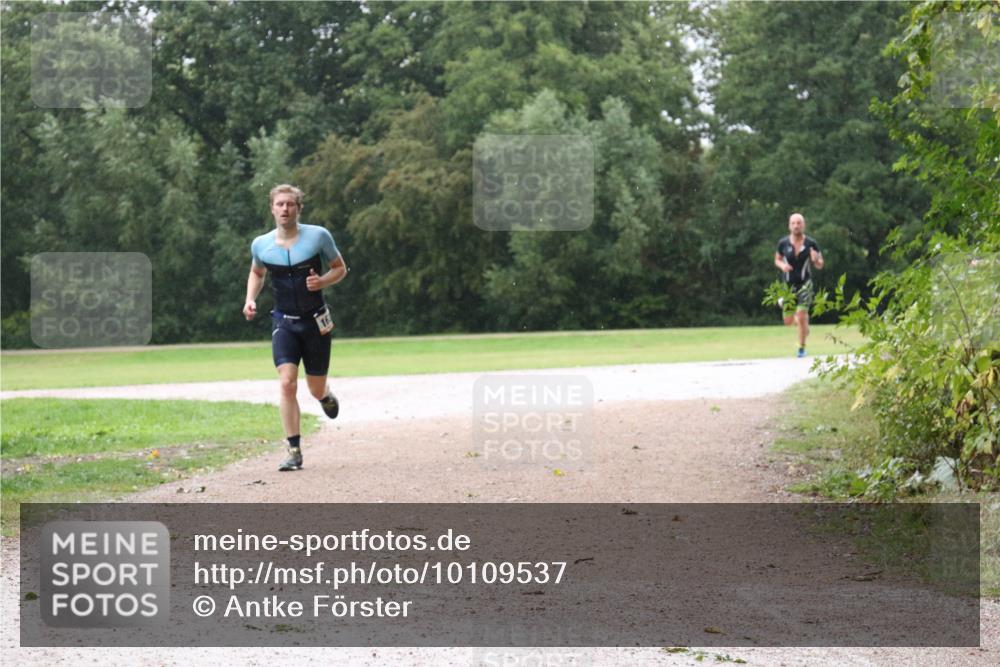 30.08.2026 - Elbe Triathlon Hamburg Antke Förster http://msf.ph/oto/10109537 30.08.2026 16:13:54 Laufen  meine-sportfotos.de