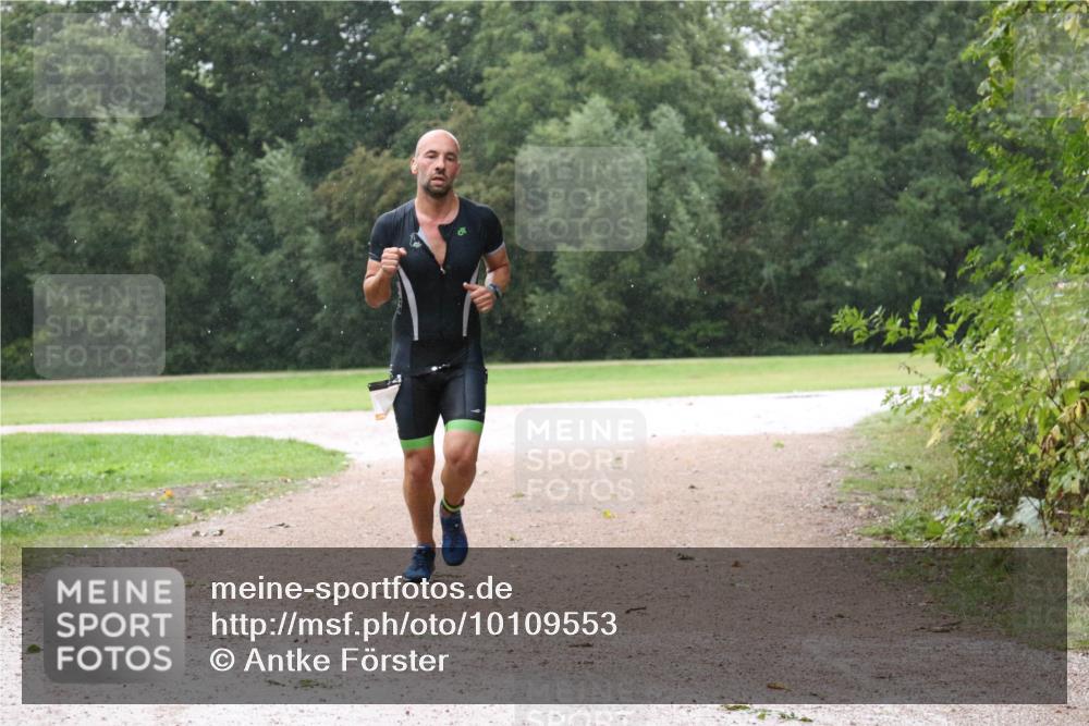 30.08.2026 - Elbe Triathlon Hamburg Antke Förster http://msf.ph/oto/10109553 30.08.2026 16:14:00 Laufen  meine-sportfotos.de