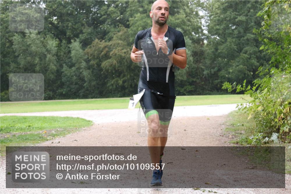 30.08.2026 - Elbe Triathlon Hamburg Antke Förster http://msf.ph/oto/10109557 30.08.2026 16:14:01 Laufen  meine-sportfotos.de