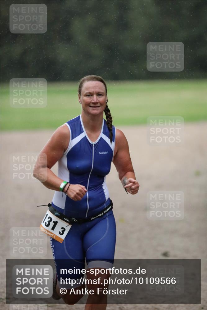 30.08.2026 - Elbe Triathlon Hamburg Antke Förster http://msf.ph/oto/10109566 30.08.2026 15:43:44 Laufen 131, 3, 1 meine-sportfotos.de