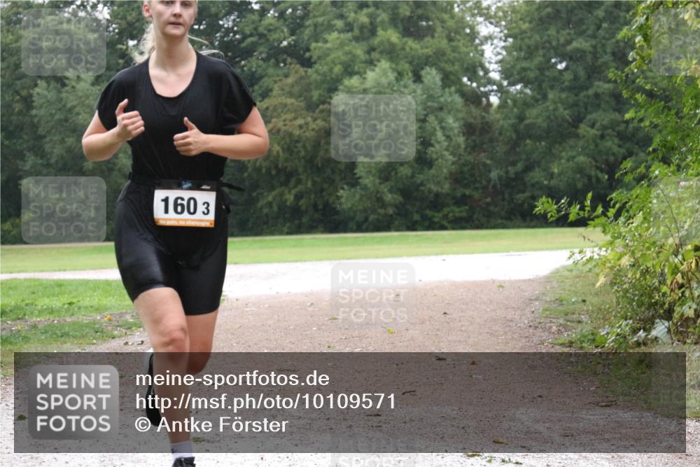 30.08.2026 - Elbe Triathlon Hamburg Antke Förster http://msf.ph/oto/10109571 30.08.2026 16:15:39 Laufen 1603 meine-sportfotos.de