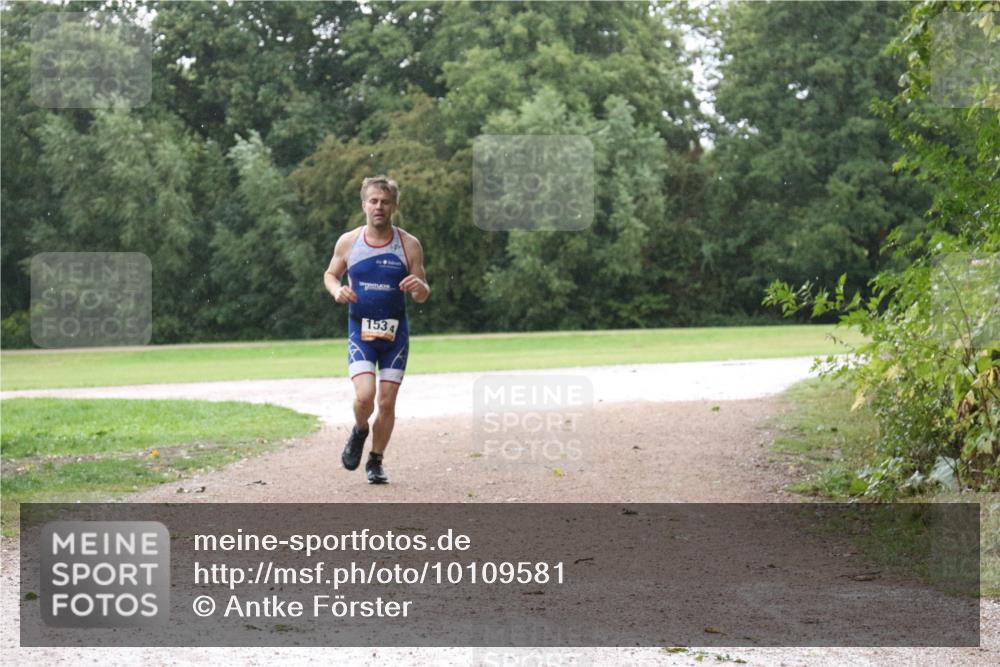 30.08.2026 - Elbe Triathlon Hamburg Antke Förster http://msf.ph/oto/10109581 30.08.2026 16:17:02 Laufen 1534 meine-sportfotos.de