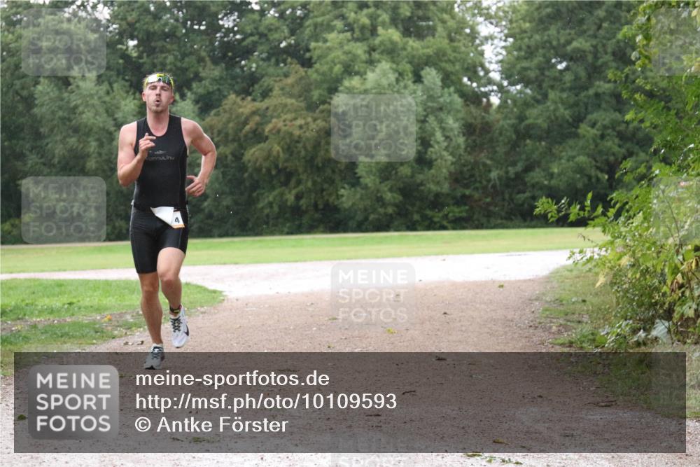 30.08.2026 - Elbe Triathlon Hamburg Antke Förster http://msf.ph/oto/10109593 30.08.2026 16:17:18 Laufen 4 meine-sportfotos.de