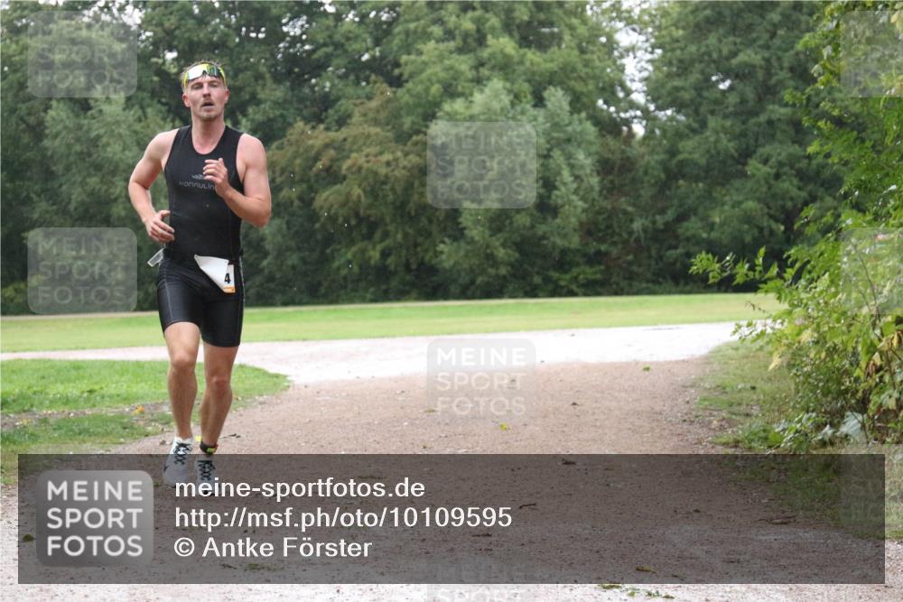 30.08.2026 - Elbe Triathlon Hamburg Antke Förster http://msf.ph/oto/10109595 30.08.2026 16:17:18 Laufen 4 meine-sportfotos.de