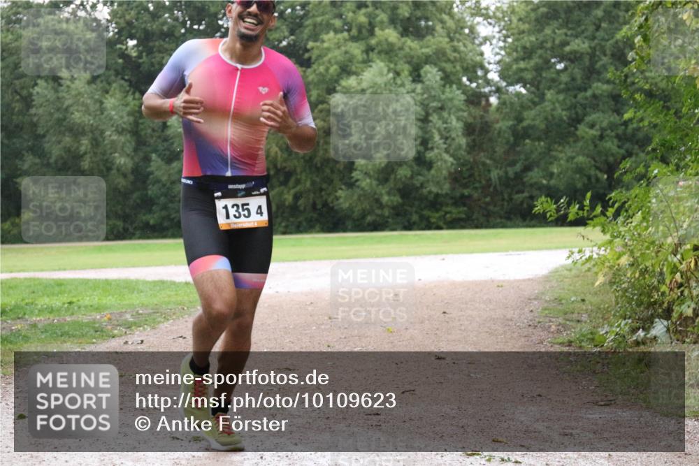 30.08.2026 - Elbe Triathlon Hamburg Antke Förster http://msf.ph/oto/10109623 30.08.2026 16:18:01 Laufen 1354, 4 meine-sportfotos.de