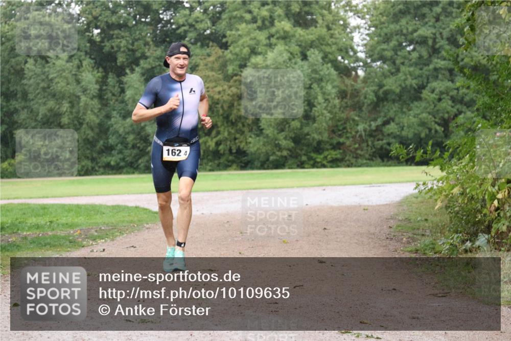 30.08.2026 - Elbe Triathlon Hamburg Antke Förster http://msf.ph/oto/10109635 30.08.2026 16:20:15 Laufen 162, 4 meine-sportfotos.de