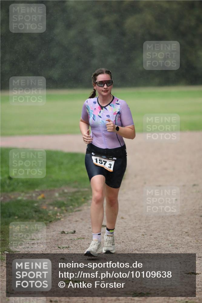 30.08.2026 - Elbe Triathlon Hamburg Antke Förster http://msf.ph/oto/10109638 30.08.2026 15:46:40 Laufen 157, 3 meine-sportfotos.de