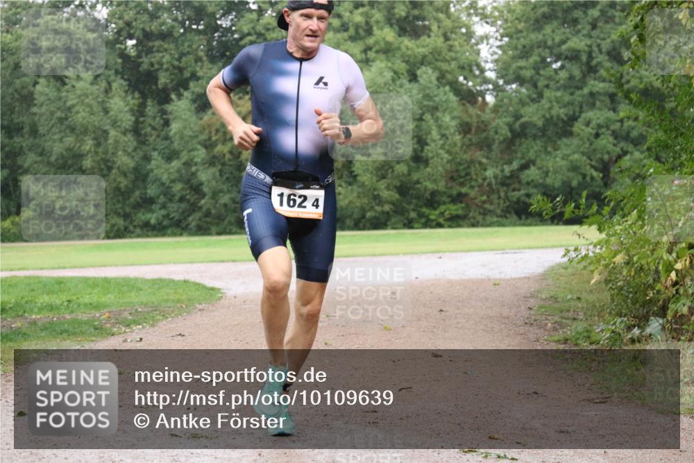 30.08.2026 - Elbe Triathlon Hamburg Antke Förster http://msf.ph/oto/10109639 30.08.2026 16:20:16 Laufen 162, 4 meine-sportfotos.de