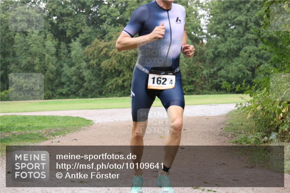 30.08.2026 - Elbe Triathlon Hamburg Antke Förster http://msf.ph/oto/10109641 30.08.2026 16:20:17 Laufen 1624 meine-sportfotos.de