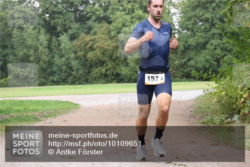 30.08.2026 - Elbe Triathlon Hamburg Antke Förster http://msf.ph/oto/10109651 30.08.2026 16:20:25 Laufen 1574 meine-sportfotos.de