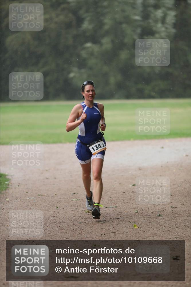30.08.2026 - Elbe Triathlon Hamburg Antke Förster http://msf.ph/oto/10109668 30.08.2026 15:48:29 Laufen 1343 meine-sportfotos.de