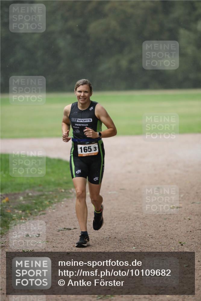 30.08.2026 - Elbe Triathlon Hamburg Antke Förster http://msf.ph/oto/10109682 30.08.2026 15:48:44 Laufen 165, 3, 00 meine-sportfotos.de