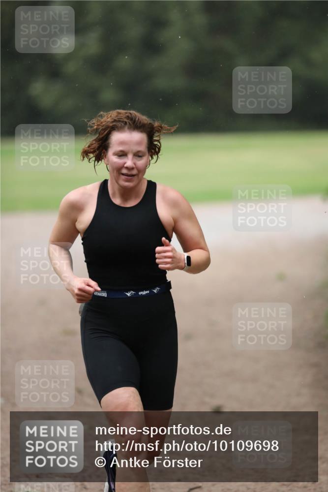 30.08.2026 - Elbe Triathlon Hamburg Antke Förster http://msf.ph/oto/10109698 30.08.2026 15:49:09 Laufen  meine-sportfotos.de
