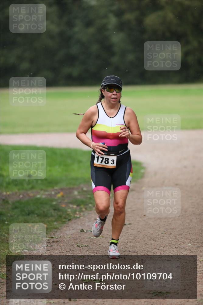 30.08.2026 - Elbe Triathlon Hamburg Antke Förster http://msf.ph/oto/10109704 30.08.2026 15:50:34 Laufen 178, 3 meine-sportfotos.de