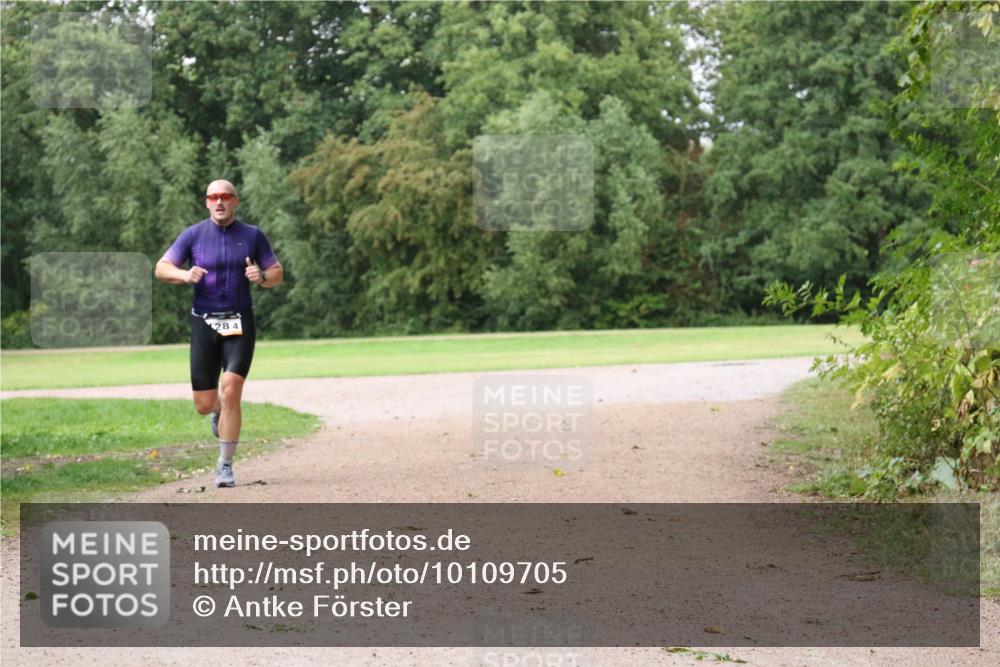 30.08.2026 - Elbe Triathlon Hamburg Antke Förster http://msf.ph/oto/10109705 30.08.2026 16:22:44 Laufen 28, 4 meine-sportfotos.de