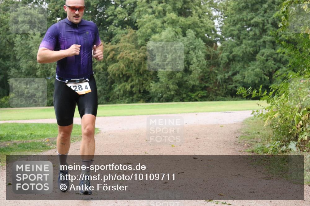 30.08.2026 - Elbe Triathlon Hamburg Antke Förster http://msf.ph/oto/10109711 30.08.2026 16:22:47 Laufen 28, 4 meine-sportfotos.de