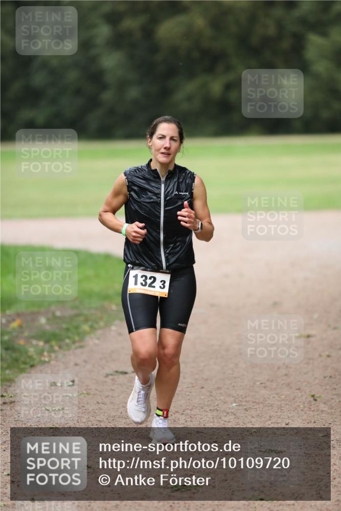 30.08.2026 - Elbe Triathlon Hamburg Antke Förster http://msf.ph/oto/10109720 30.08.2026 15:50:54 Laufen 1323, 10 meine-sportfotos.de