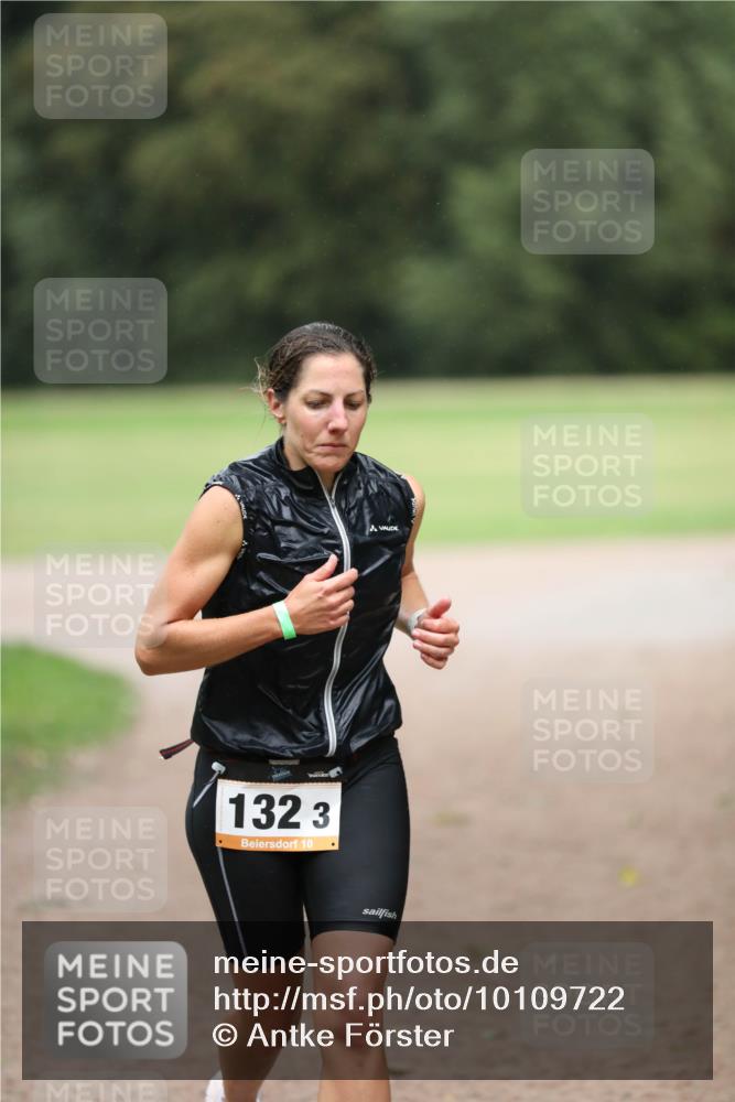 30.08.2026 - Elbe Triathlon Hamburg Antke Förster http://msf.ph/oto/10109722 30.08.2026 15:50:56 Laufen 132, 3, 10 meine-sportfotos.de