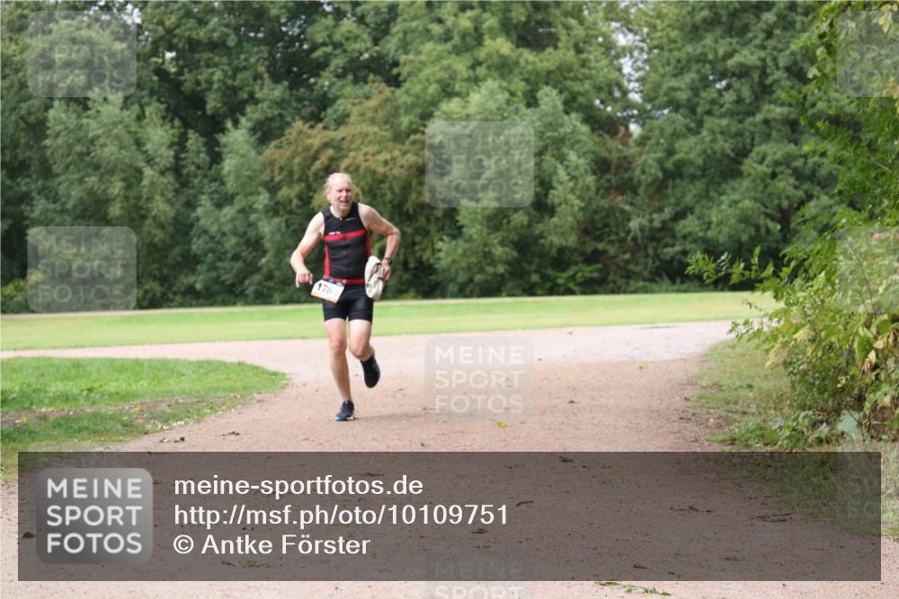 30.08.2026 - Elbe Triathlon Hamburg Antke Förster http://msf.ph/oto/10109751 30.08.2026 16:24:20 Laufen 1764 meine-sportfotos.de