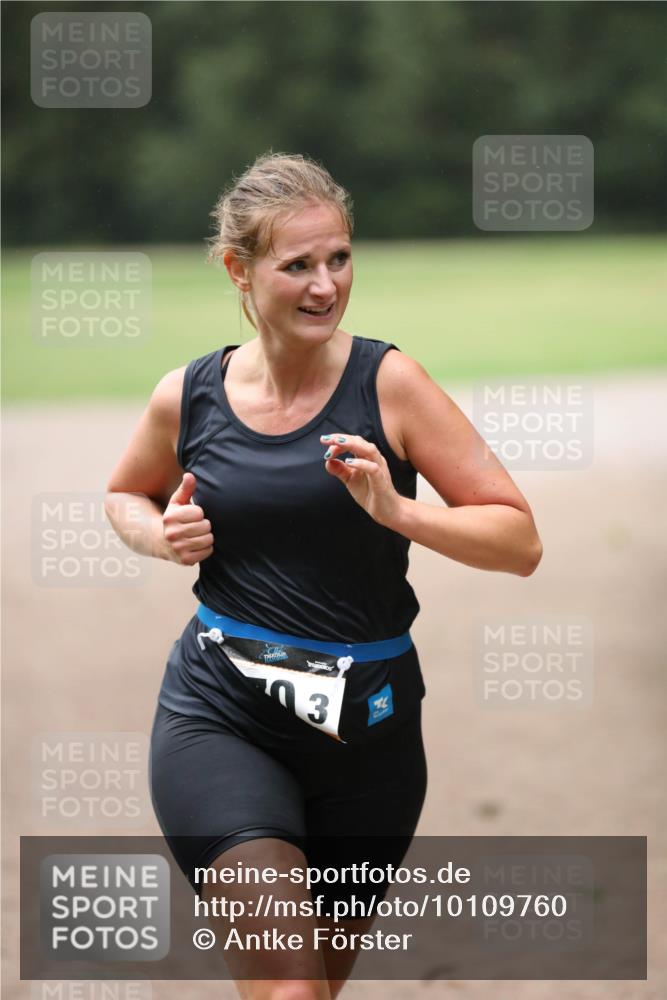 30.08.2026 - Elbe Triathlon Hamburg Antke Förster http://msf.ph/oto/10109760 30.08.2026 15:53:22 Laufen 03 meine-sportfotos.de