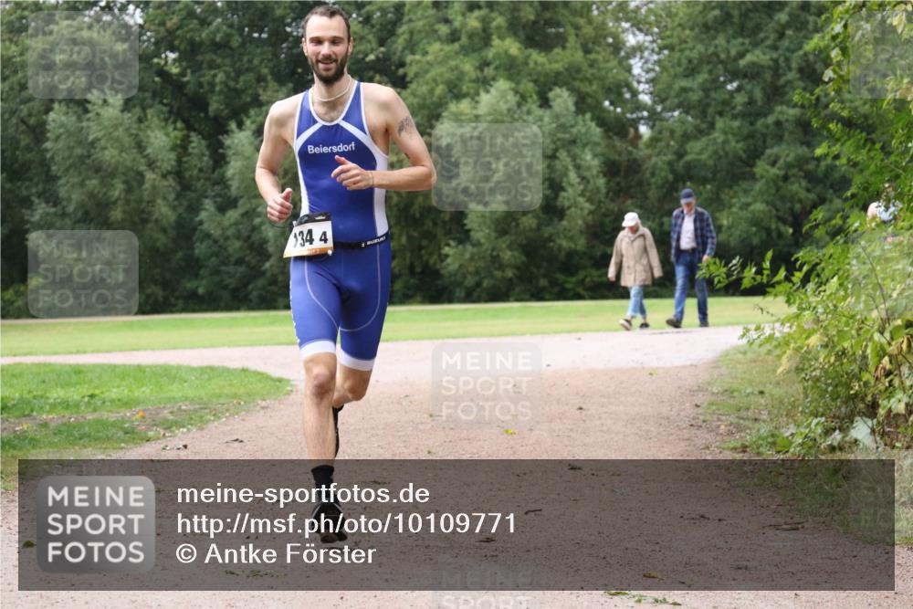 30.08.2026 - Elbe Triathlon Hamburg Antke Förster http://msf.ph/oto/10109771 30.08.2026 16:25:37 Laufen 34, 4 meine-sportfotos.de