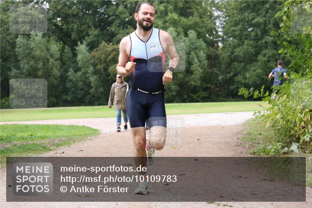 30.08.2026 - Elbe Triathlon Hamburg Antke Förster http://msf.ph/oto/10109783 30.08.2026 16:25:45 Laufen  meine-sportfotos.de