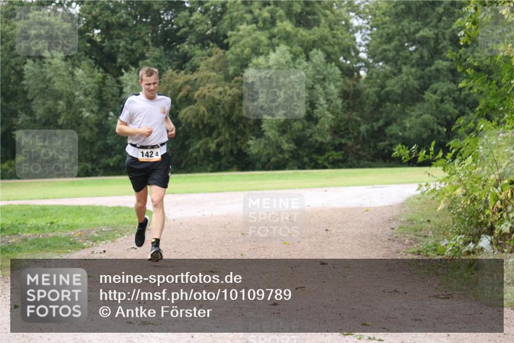 30.08.2026 - Elbe Triathlon Hamburg Antke Förster http://msf.ph/oto/10109789 30.08.2026 16:26:28 Laufen 1424 meine-sportfotos.de