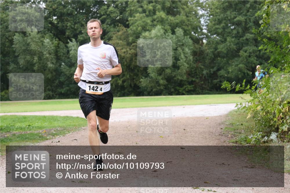 30.08.2026 - Elbe Triathlon Hamburg Antke Förster http://msf.ph/oto/10109793 30.08.2026 16:26:29 Laufen 142, 4 meine-sportfotos.de